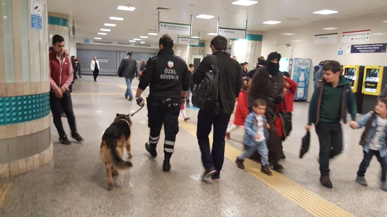 Vatandaşlar Yenikapı'daki miting alanına akın ediyor