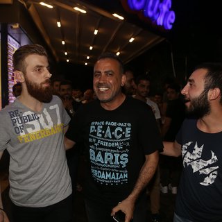Haluk Levent 40 hayranına muzlu süt ısmarladı