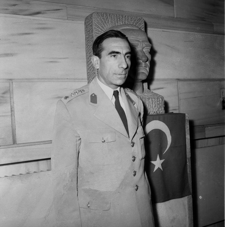 Başbuğ Alparslan Türkeş'in hiç görmediğiniz fotoğrafları