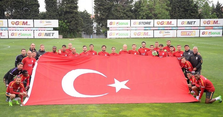 Futbol camiası 19 Mayıs'ı kutladı