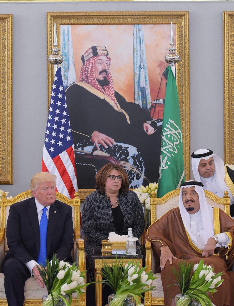 Trump Suudi Arabistan'da Kral Selman'la görüştü