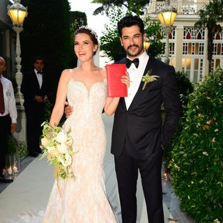 Düğünden sonra 100 gelinlik siparişi aldık