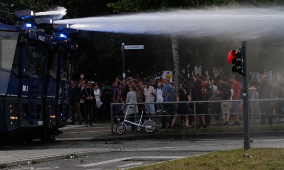 Alman polisi bütün evlere operasyon düzenliyor!