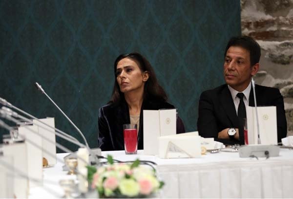 Başbakan'ın sanatçılardan tek isteği oldu