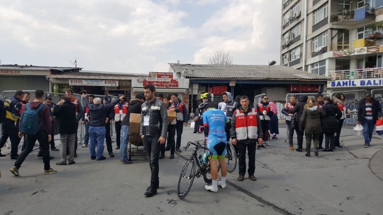 Vatandaşlar Yenikapı'daki miting alanına akın ediyor