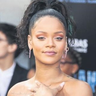 Makyajda Rihanna imzası