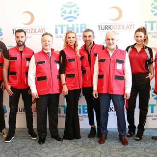 Kızılay çalışanına nanoteknolojik kıyafet