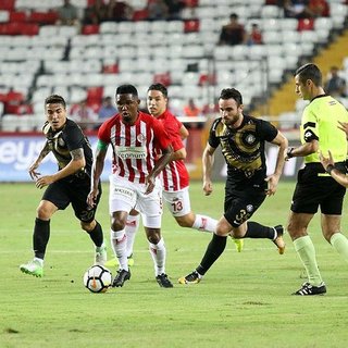 Antalyaspor ilk galibiyetini aldı