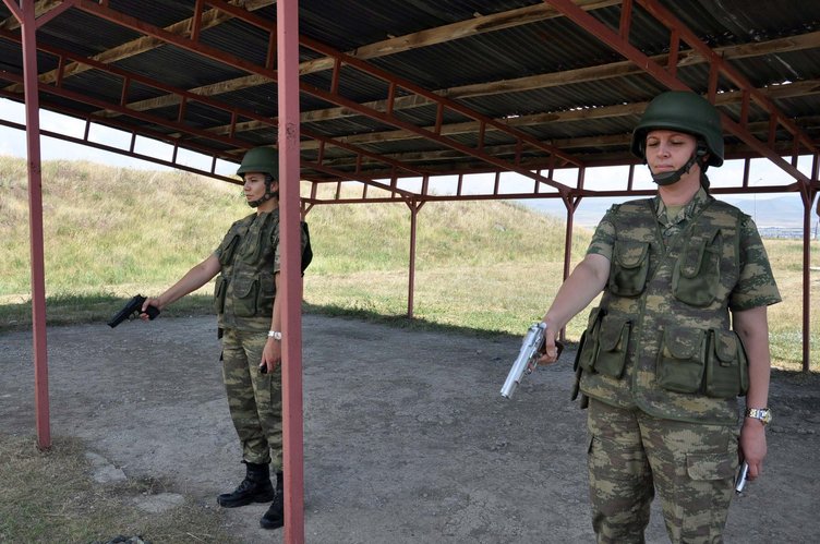İşte sınırda kuş uçurtmayan kadın komutanlar