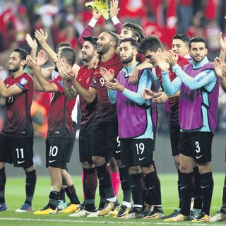 İki dürüm, biri Adana biri şiş