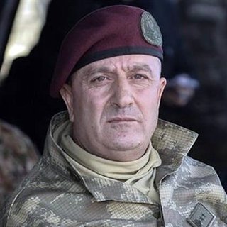 Alnından öptüm