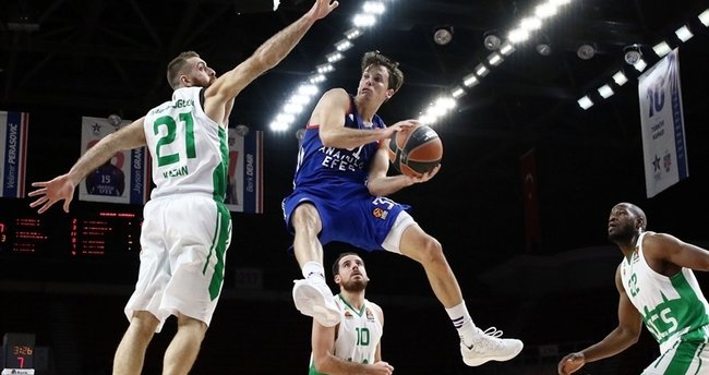 Anadolu Efes deplasmanda güldü