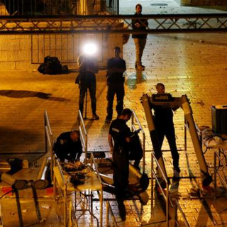 İsrail, Mescid-i Aksa'nın kapılarındaki dedektörleri kaldırıyor