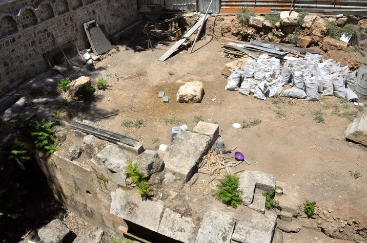 Özel mülkiyet inşaatında antik tiyatro kalıntıları