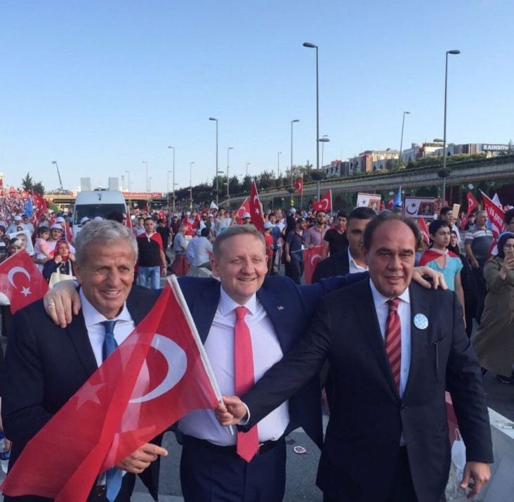 Ünlüler 15 Temmuz Şehitler Köprüsü'ne akın etti