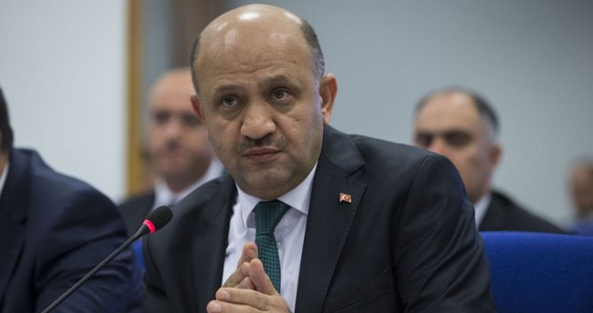 Milli Savunma Bakanı Fikri Işık Namaz Dağı'nda incelemelerde bulundu