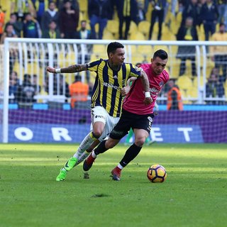 Fenerbahçe, Van der Wiel'den kurtuluyor!