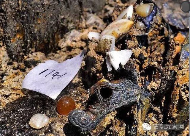 Mezarı açınca gözlerine inanamadılar