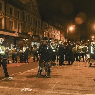 Londra'da gergin gösteri