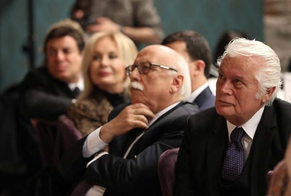 Başbakan'ın sanatçılardan tek isteği oldu