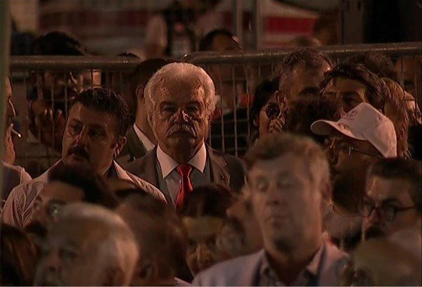 Ünlüler 15 Temmuz Şehitler Köprüsü'ne akın etti