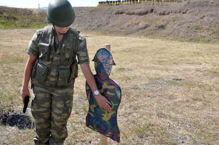 İşte sınırda kuş uçurtmayan kadın komutanlar