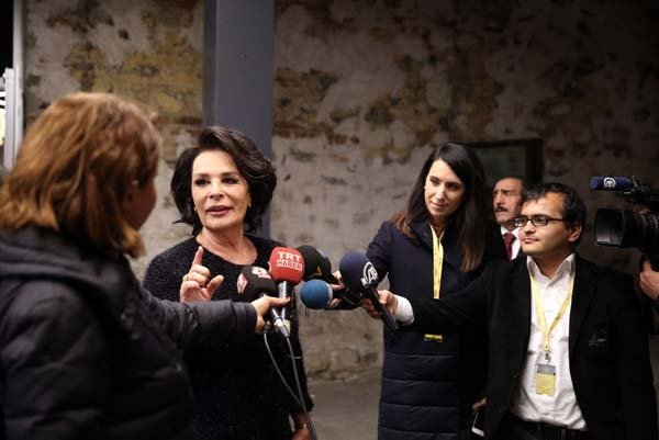 Başbakan'ın sanatçılardan tek isteği oldu