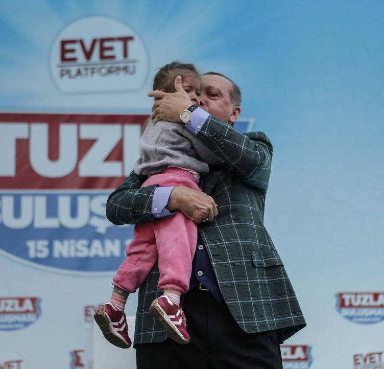 Cumhurbaşkanı Erdoğan küçük kızı öyle görünce dayanamadı