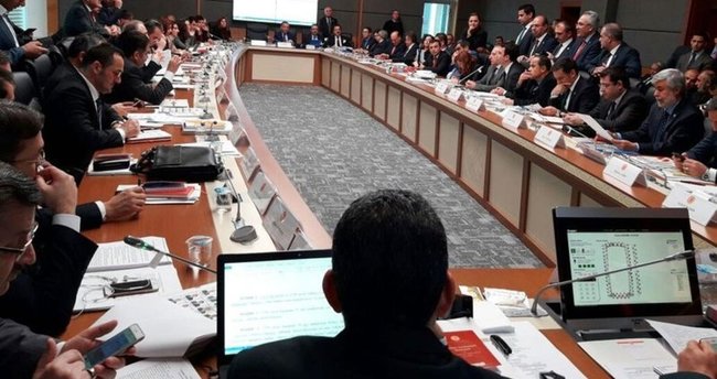 Anayasa değişikliği komisyonu 3 maddeyi daha kabul etti