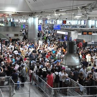 Atatürk Havalimanı'nda tatil yoğunluğu başladı