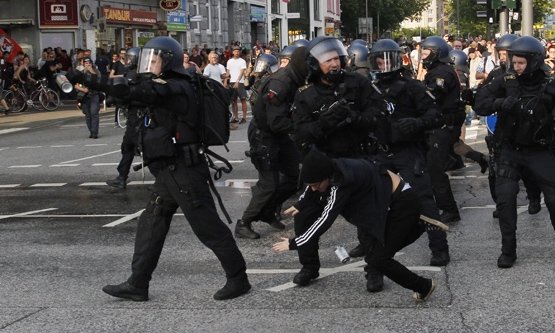 Alman polisi bütün evlere operasyon düzenliyor!