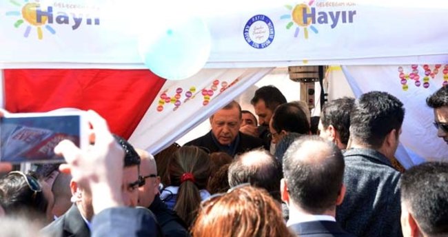 Cumhurbaşkanı Erdoğan 'Hayır' çadırını ziyaret etti