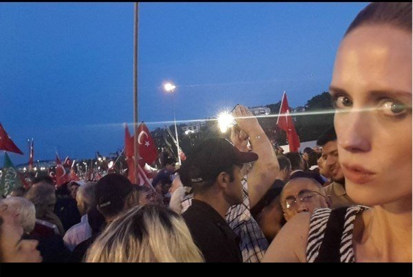 Ünlüler 15 Temmuz Şehitler Köprüsü'ne akın etti